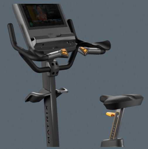 Вертикальный велотренажер Matrix Endurance. Консоль LED Вертикальный велотренажер Matrix Endurance. Консоль LED